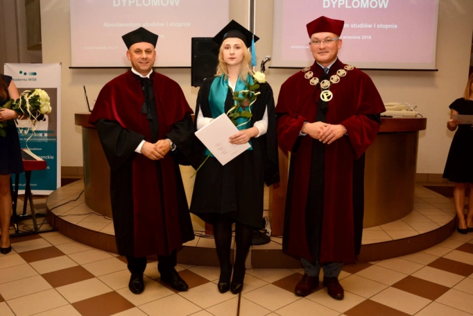 Zdjęcie nr 20 z galerii Absolwenci studiów licencjackich i inżynierskich odebrali dyplomy, przyznano wyróżnienie "Lider Roku"