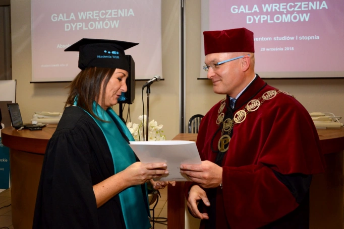 Zdjęcie nr 21 z galerii Absolwenci studiów licencjackich i inżynierskich odebrali dyplomy, przyznano wyróżnienie "Lider Roku"