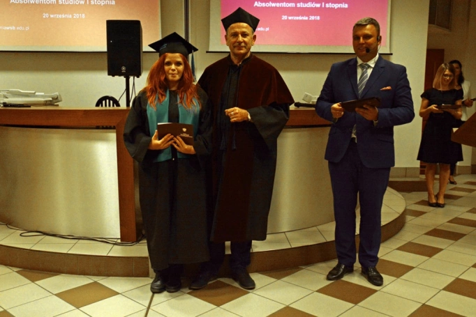 Zdjęcie nr 24 z galerii Absolwenci studiów licencjackich i inżynierskich odebrali dyplomy, przyznano wyróżnienie "Lider Roku"