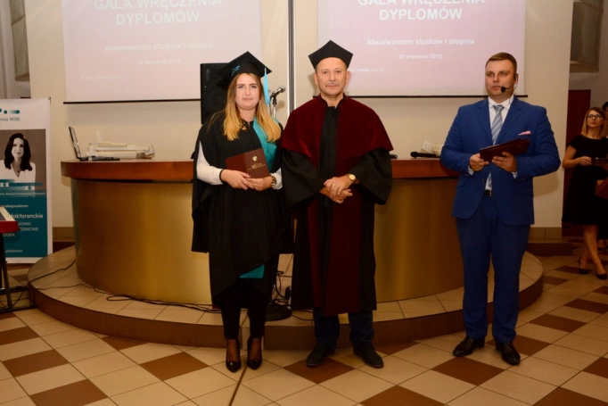 Zdjęcie nr 25 z galerii Absolwenci studiów licencjackich i inżynierskich odebrali dyplomy, przyznano wyróżnienie "Lider Roku"