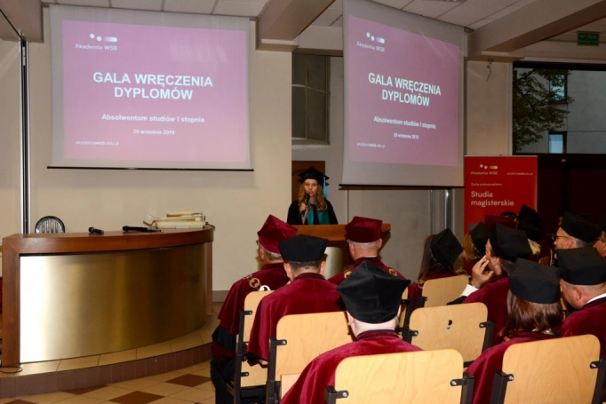 Zdjęcie nr 4 z galerii Absolwenci studiów licencjackich i inżynierskich odebrali dyplomy, przyznano wyróżnienie "Lider Roku"
