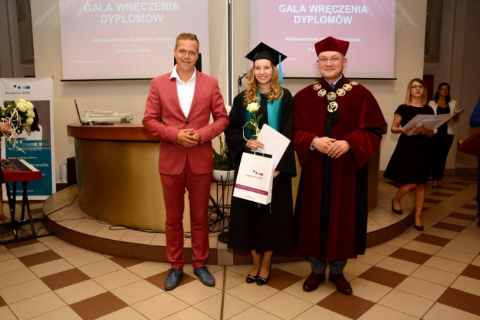 Zdjęcie nr 5 z galerii Absolwenci studiów licencjackich i inżynierskich odebrali dyplomy, przyznano wyróżnienie "Lider Roku"