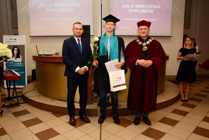 Zdjęcie nr 7 z galerii Absolwenci studiów licencjackich i inżynierskich odebrali dyplomy, przyznano wyróżnienie "Lider Roku"