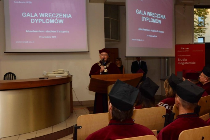 Zdjęcie nr 5 z galerii Absolwenci studiów magisterskich odebrali dyplomy