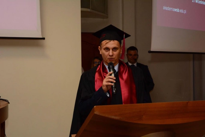 Zdjęcie nr 7 z galerii Absolwenci studiów magisterskich odebrali dyplomy