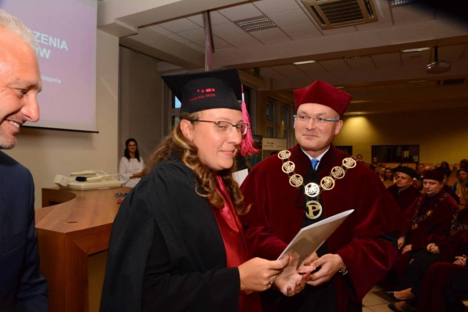Zdjęcie nr 44 z galerii Absolwenci studiów magisterskich odebrali dyplomy
