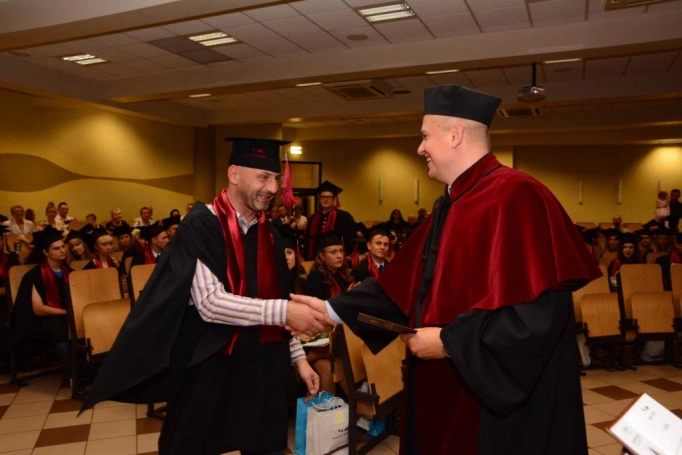 Zdjęcie nr 27 z galerii Absolwenci studiów magisterskich odebrali dyplomy