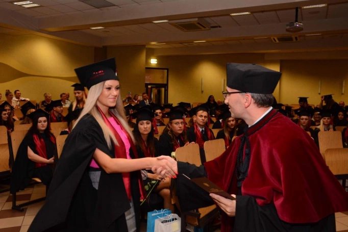 Zdjęcie nr 17 z galerii Absolwenci studiów magisterskich odebrali dyplomy