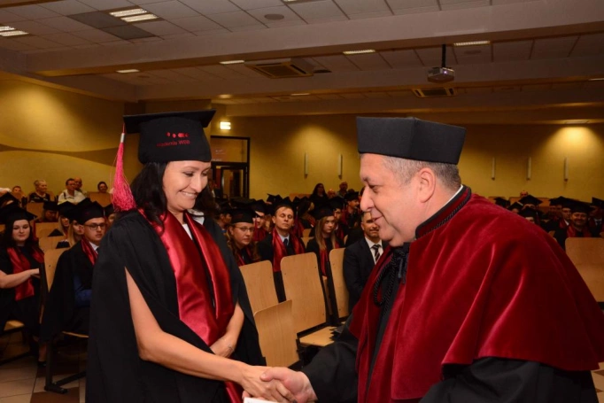 Zdjęcie nr 55 z galerii Absolwenci studiów magisterskich odebrali dyplomy