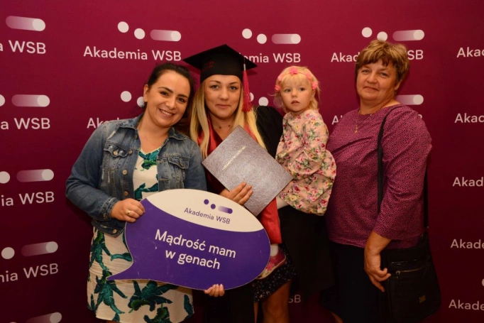 Zdjęcie nr 20 z galerii Absolwenci studiów magisterskich odebrali dyplomy