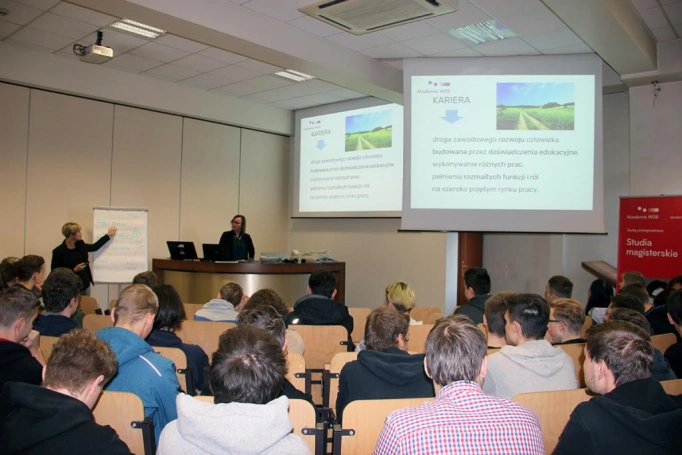 Zdjęcie nr 1 z galerii Uczniowie sosnowieckiego "Elektronika" odwiedzili Akademię WSB