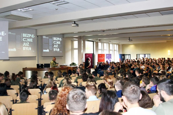 Zdjęcie nr 12 z galerii Bezpiecznie już było? Spotkanie z gen. Romanem Polko oraz dr Pauliną Polko