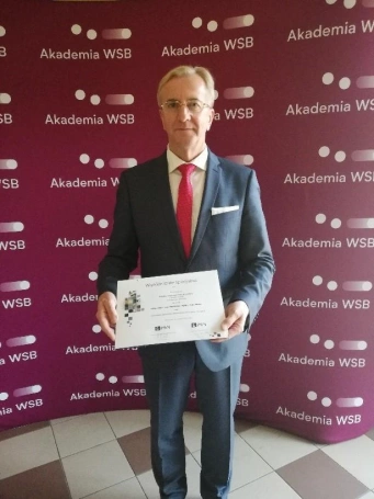 Zdjęcie nr 2 z galerii Wyróżnienie PWN za publikację naukową