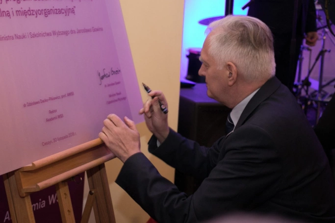 Zdjęcie nr 20 z galerii Jubileusz 10-lecia Wydziału Zamiejscowego w Cieszynie połączony z uroczystą Inauguracją Instytutu Studiów nad Współpracą Terytorialną i Międzyorganizacyjną