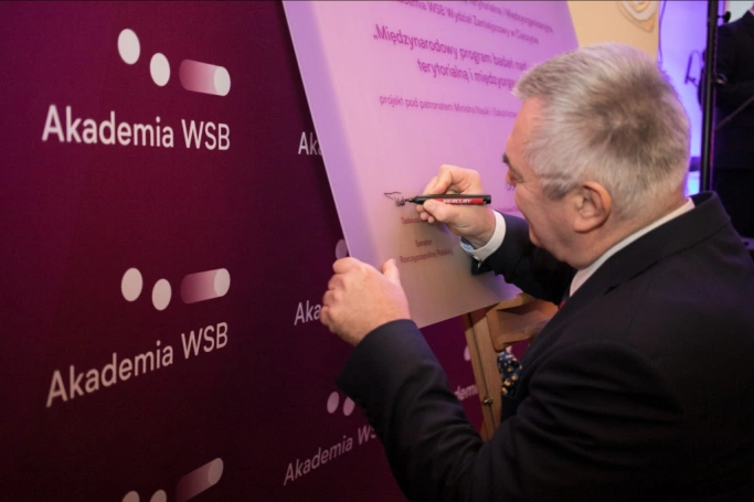 Zdjęcie nr 22 z galerii Jubileusz 10-lecia Wydziału Zamiejscowego w Cieszynie połączony z uroczystą Inauguracją Instytutu Studiów nad Współpracą Terytorialną i Międzyorganizacyjną