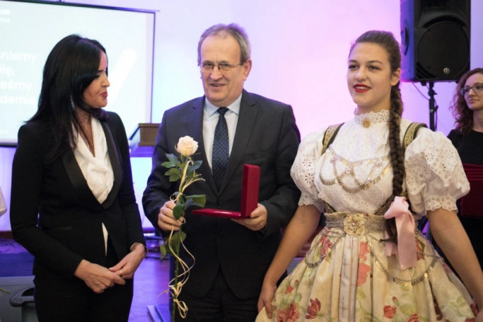 Zdjęcie nr 35 z galerii Jubileusz 10-lecia Wydziału Zamiejscowego w Cieszynie połączony z uroczystą Inauguracją Instytutu Studiów nad Współpracą Terytorialną i Międzyorganizacyjną