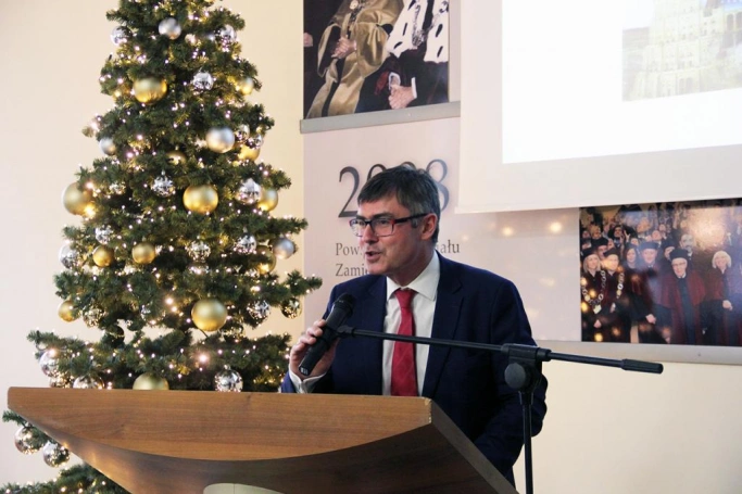 Zdjęcie nr 2 z galerii Spotkanie z prof. drem hab. Łukaszem Sułkowskim 