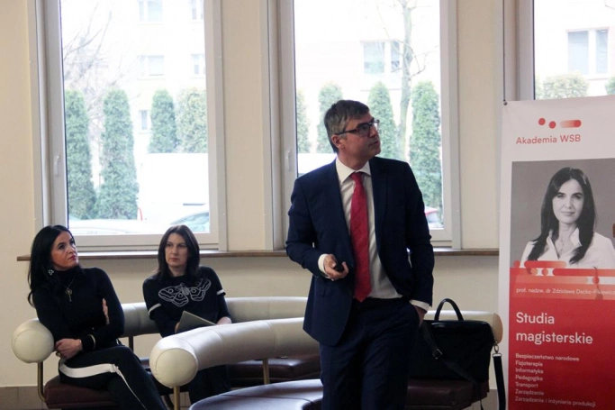 Zdjęcie nr 7 z galerii Spotkanie z prof. drem hab. Łukaszem Sułkowskim 