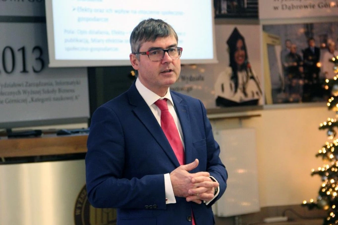 Zdjęcie nr 14 z galerii Spotkanie z prof. drem hab. Łukaszem Sułkowskim 