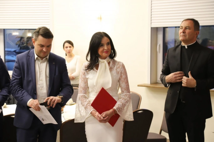 Zdjęcie nr 1 z galerii Spotkanie wigilijno-noworoczne w Akademii WSB