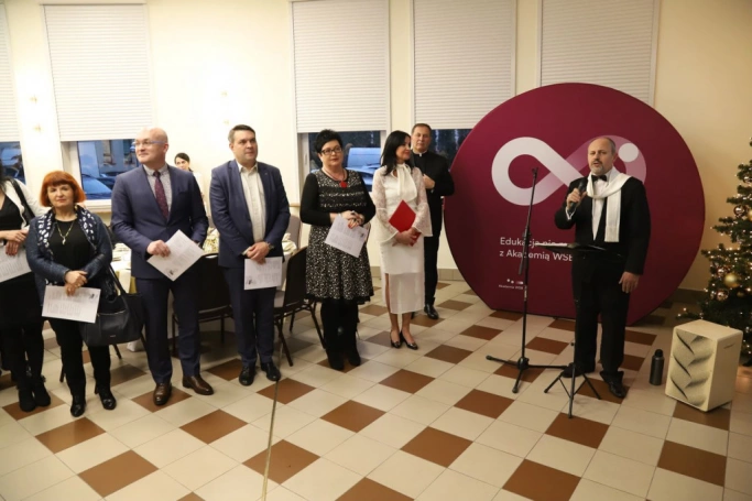Zdjęcie nr 16 z galerii Spotkanie wigilijno-noworoczne w Akademii WSB