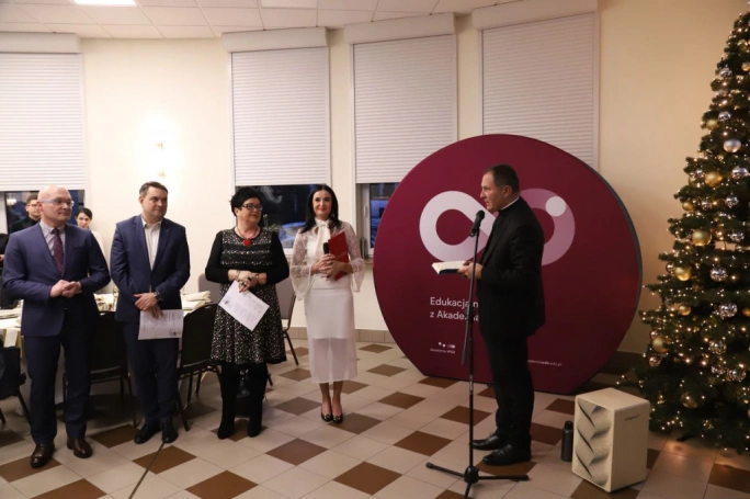 Zdjęcie nr 23 z galerii Spotkanie wigilijno-noworoczne w Akademii WSB