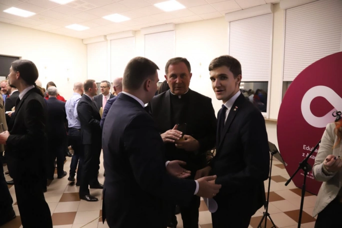 Zdjęcie nr 34 z galerii Spotkanie wigilijno-noworoczne w Akademii WSB