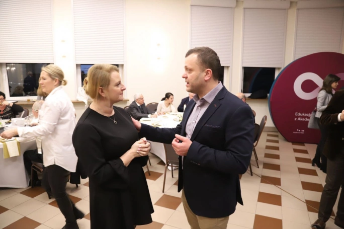 Zdjęcie nr 48 z galerii Spotkanie wigilijno-noworoczne w Akademii WSB