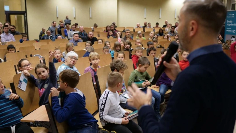Zdjęcie nr 15 z galerii „Świat jest z klocków” – wykład dra Tomasza Rożka w Akademii WSB