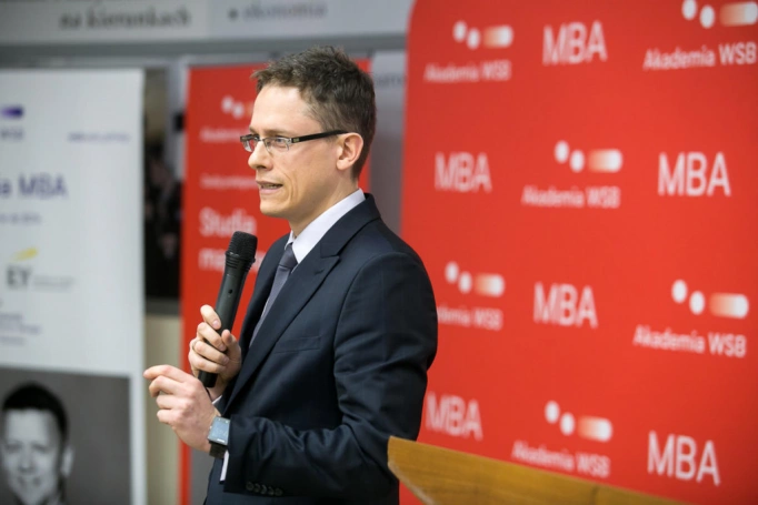 Zdjęcie nr 26 z galerii Absolwenci kierunku MBA (Partner kierunku: EY Academy of Business) odebrali dyplomy!
