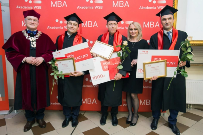 Zdjęcie nr 29 z galerii Absolwenci kierunku MBA (Partner kierunku: EY Academy of Business) odebrali dyplomy!