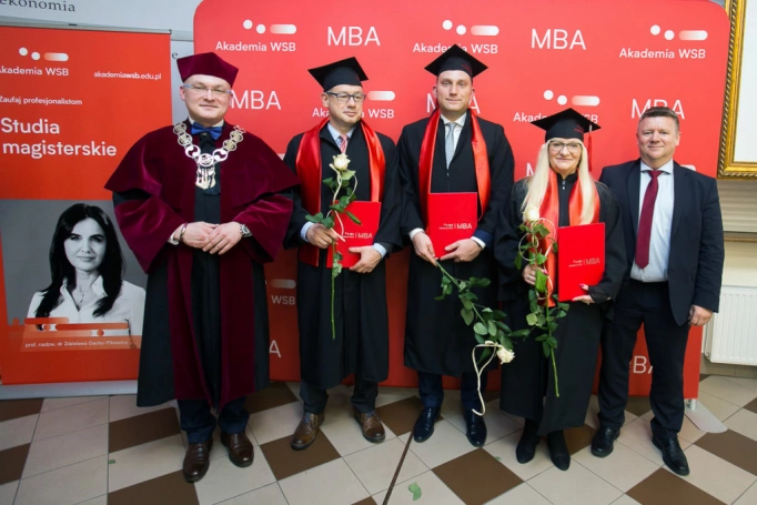 Zdjęcie nr 34 z galerii Absolwenci kierunku MBA (Partner kierunku: EY Academy of Business) odebrali dyplomy!