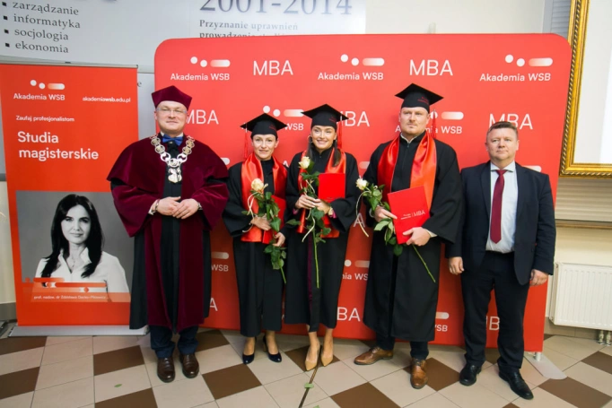 Zdjęcie nr 35 z galerii Absolwenci kierunku MBA (Partner kierunku: EY Academy of Business) odebrali dyplomy!