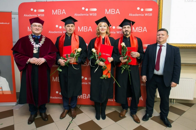 Zdjęcie nr 36 z galerii Absolwenci kierunku MBA (Partner kierunku: EY Academy of Business) odebrali dyplomy!