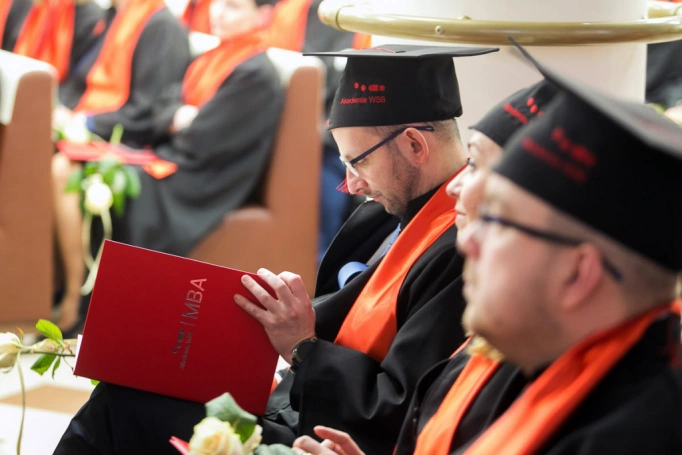 Zdjęcie nr 41 z galerii Absolwenci kierunku MBA (Partner kierunku: EY Academy of Business) odebrali dyplomy!