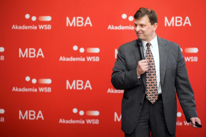 Zdjęcie nr 48 z galerii Absolwenci kierunku MBA (Partner kierunku: EY Academy of Business) odebrali dyplomy!