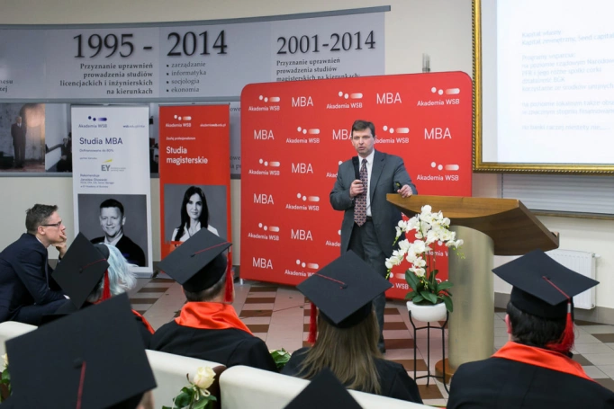 Zdjęcie nr 49 z galerii Absolwenci kierunku MBA (Partner kierunku: EY Academy of Business) odebrali dyplomy!