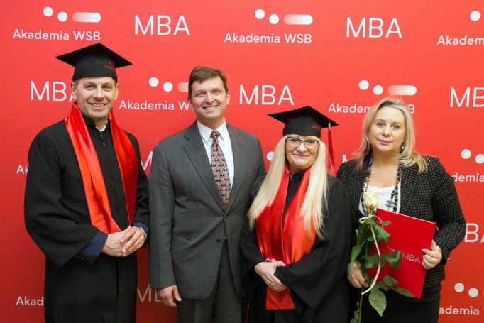 Zdjęcie nr 54 z galerii Absolwenci kierunku MBA (Partner kierunku: EY Academy of Business) odebrali dyplomy!