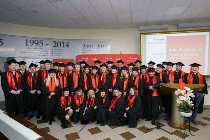 Zdjęcie nr 56 z galerii Absolwenci kierunku MBA (Partner kierunku: EY Academy of Business) odebrali dyplomy!
