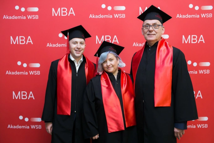 Zdjęcie nr 57 z galerii Absolwenci kierunku MBA (Partner kierunku: EY Academy of Business) odebrali dyplomy!
