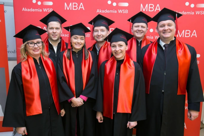 Zdjęcie nr 60 z galerii Absolwenci kierunku MBA (Partner kierunku: EY Academy of Business) odebrali dyplomy!