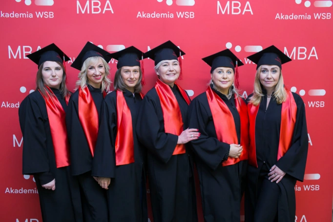 Zdjęcie nr 61 z galerii Absolwenci kierunku MBA (Partner kierunku: EY Academy of Business) odebrali dyplomy!