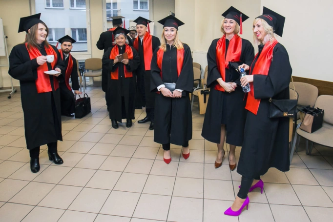 Zdjęcie nr 64 z galerii Absolwenci kierunku MBA (Partner kierunku: EY Academy of Business) odebrali dyplomy!