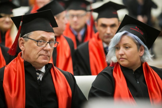 Zdjęcie nr 11 z galerii Absolwenci kierunku MBA (Partner kierunku: EY Academy of Business) odebrali dyplomy!