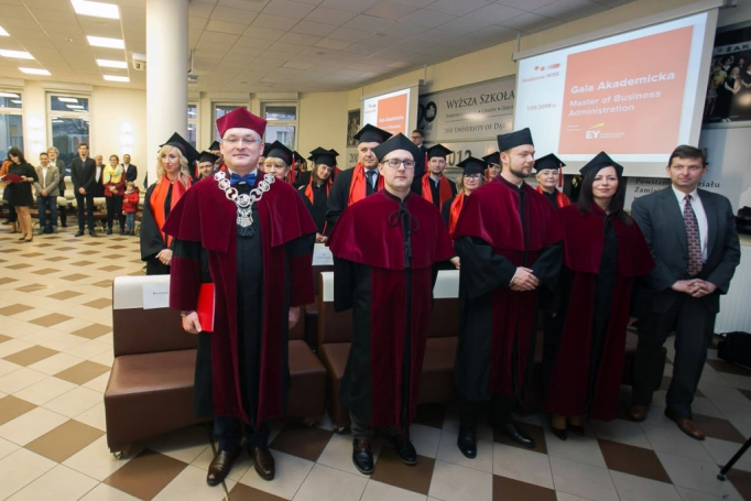 Zdjęcie nr 2 z galerii Absolwenci kierunku MBA (Partner kierunku: EY Academy of Business) odebrali dyplomy!