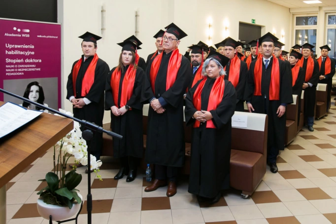 Zdjęcie nr 3 z galerii Absolwenci kierunku MBA (Partner kierunku: EY Academy of Business) odebrali dyplomy!