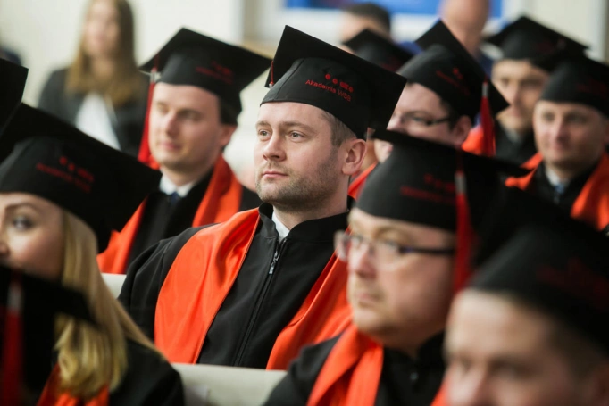Zdjęcie nr 9 z galerii Absolwenci kierunku MBA (Partner kierunku: EY Academy of Business) odebrali dyplomy!