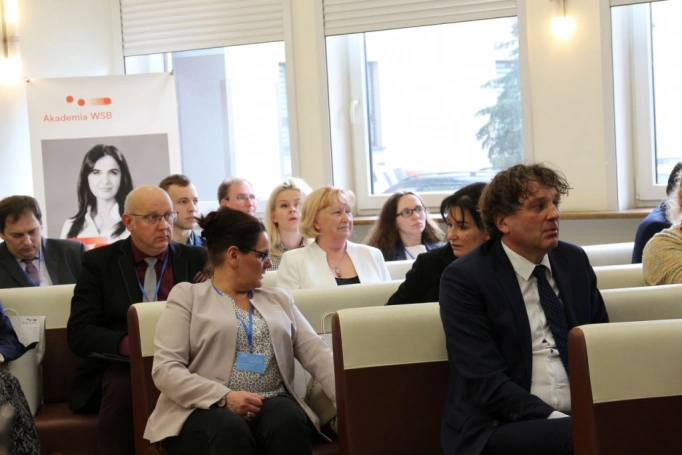 Zdjęcie nr 3 z galerii III Konferencja Naukowa z cyklu „Sukcesy i wyzwania w naukach o zarządzaniu. Od tradycji do współczesności”