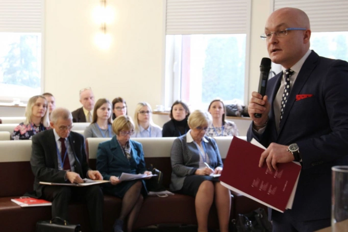 Zdjęcie nr 6 z galerii III Konferencja Naukowa z cyklu „Sukcesy i wyzwania w naukach o zarządzaniu. Od tradycji do współczesności”