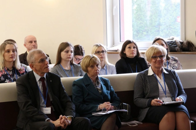 Zdjęcie nr 7 z galerii III Konferencja Naukowa z cyklu „Sukcesy i wyzwania w naukach o zarządzaniu. Od tradycji do współczesności”